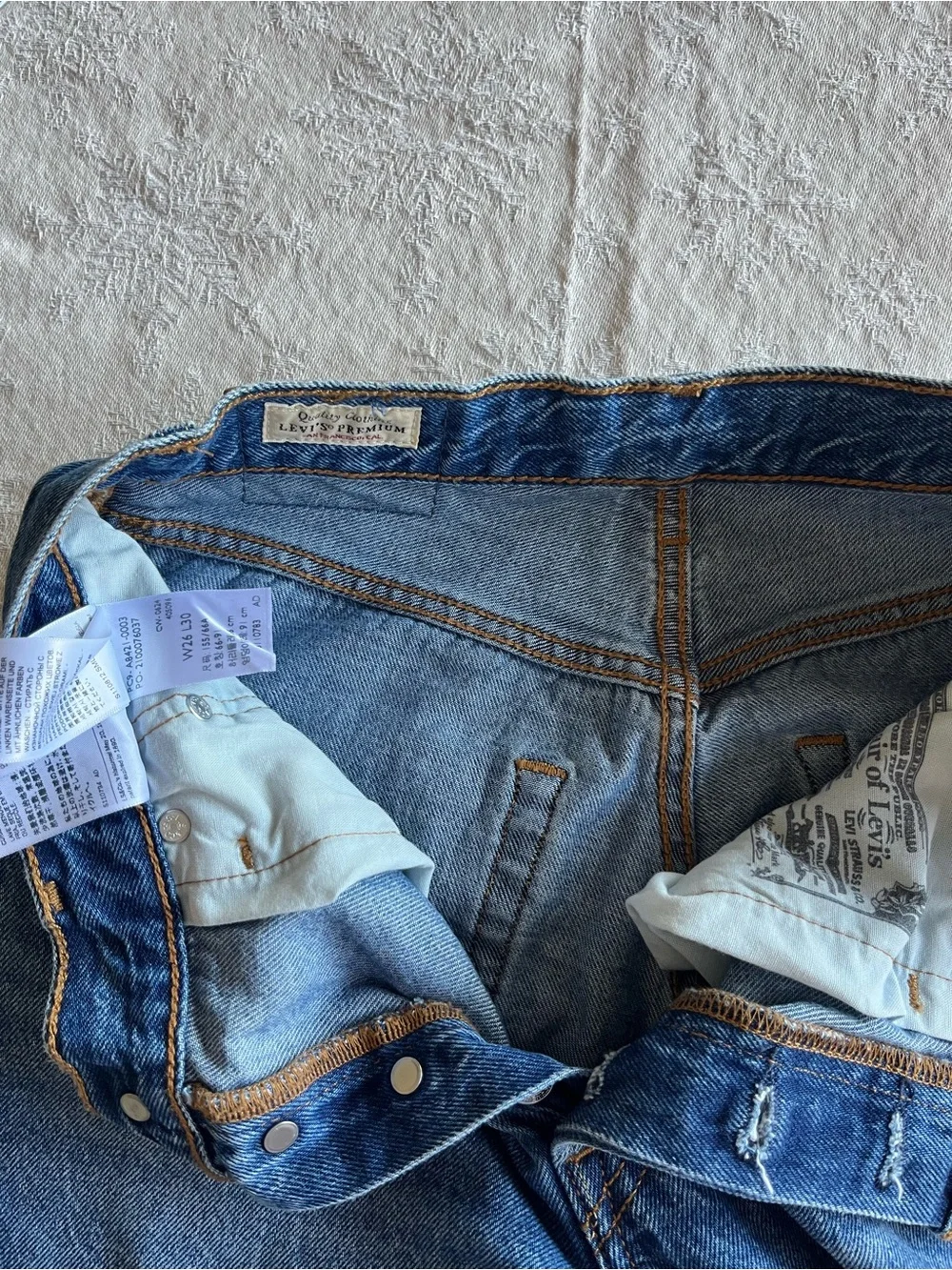 Levi’s 501 90s Classic Mid Rise Srtaight Leg Jeans Denim - Picture 8 of 10